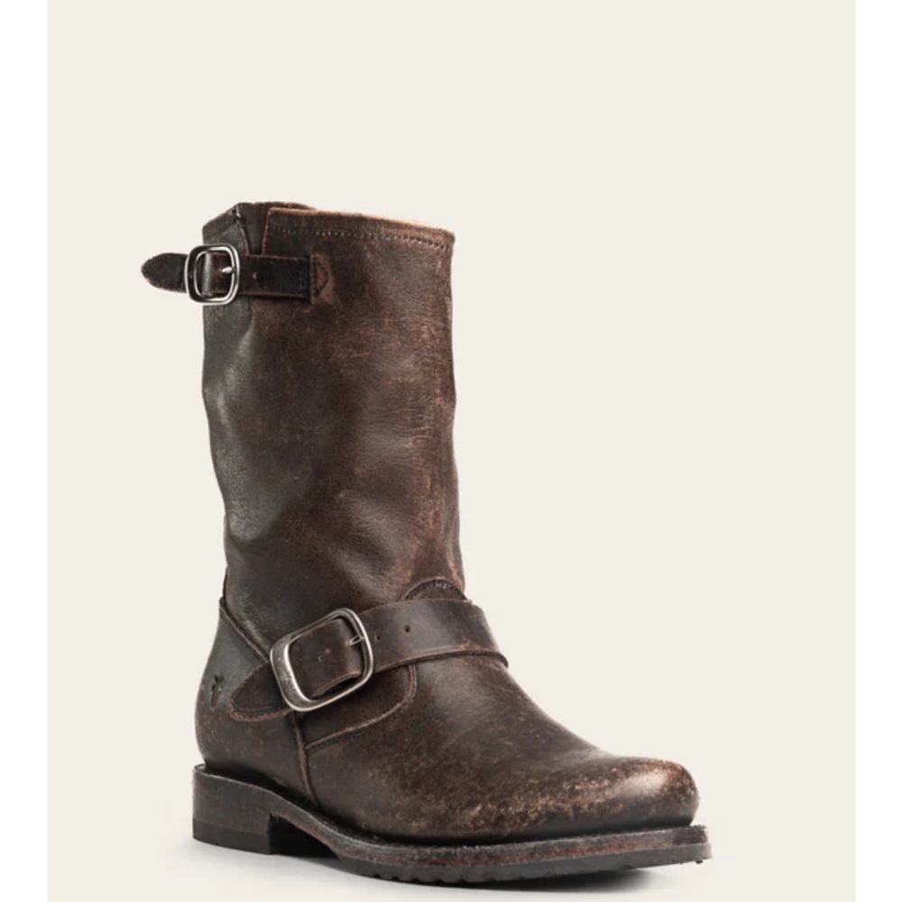 Frye Veronica distressed short dark brown size 8